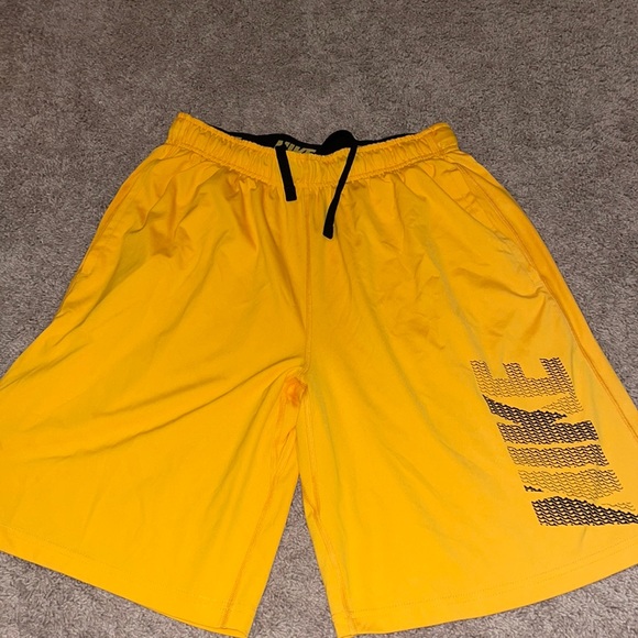Nike Dri-Fit Orange Shorts - Picture 1 of 3